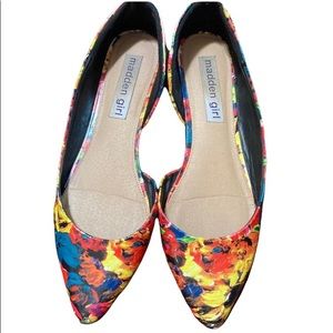 Floral Steve Madden flats. Size 9.